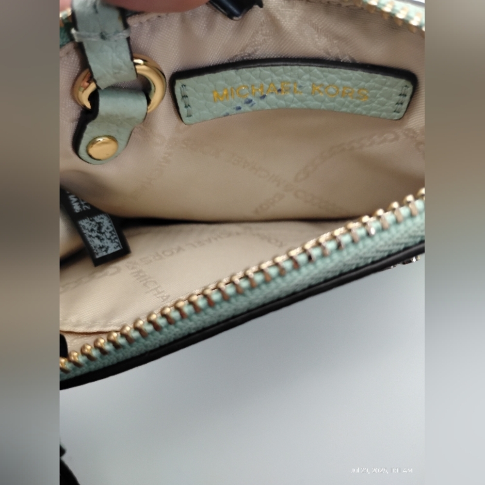 MK Mint Green Leather Wristlet/Cardholder - Picture 3 of 7